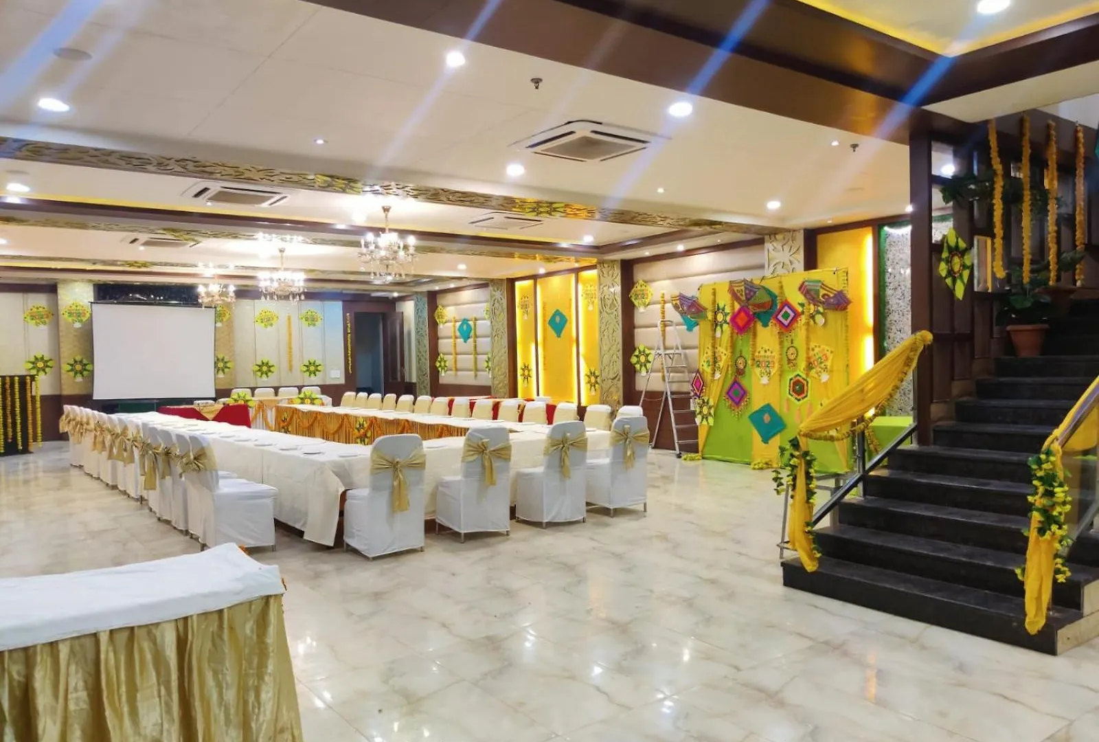 Hotel Taj Heights Agra  3*, Agra (Uttar Pradesh) India