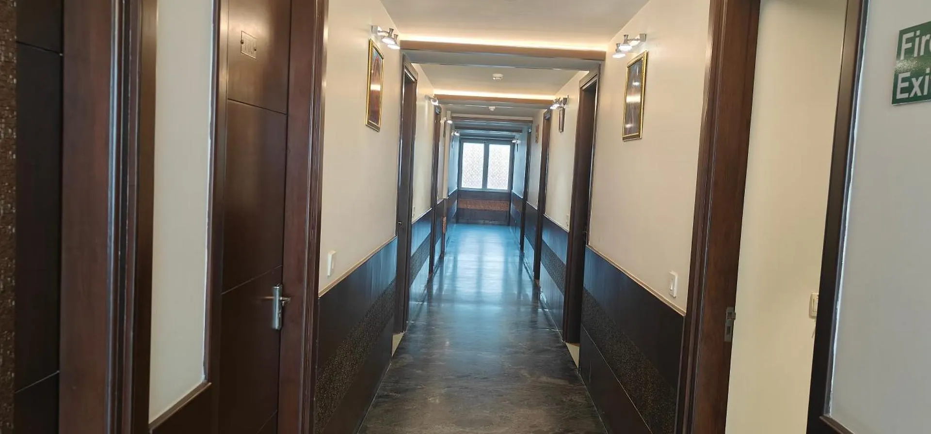 Hotel Taj Heights Agra  3*, Agra (Uttar Pradesh)