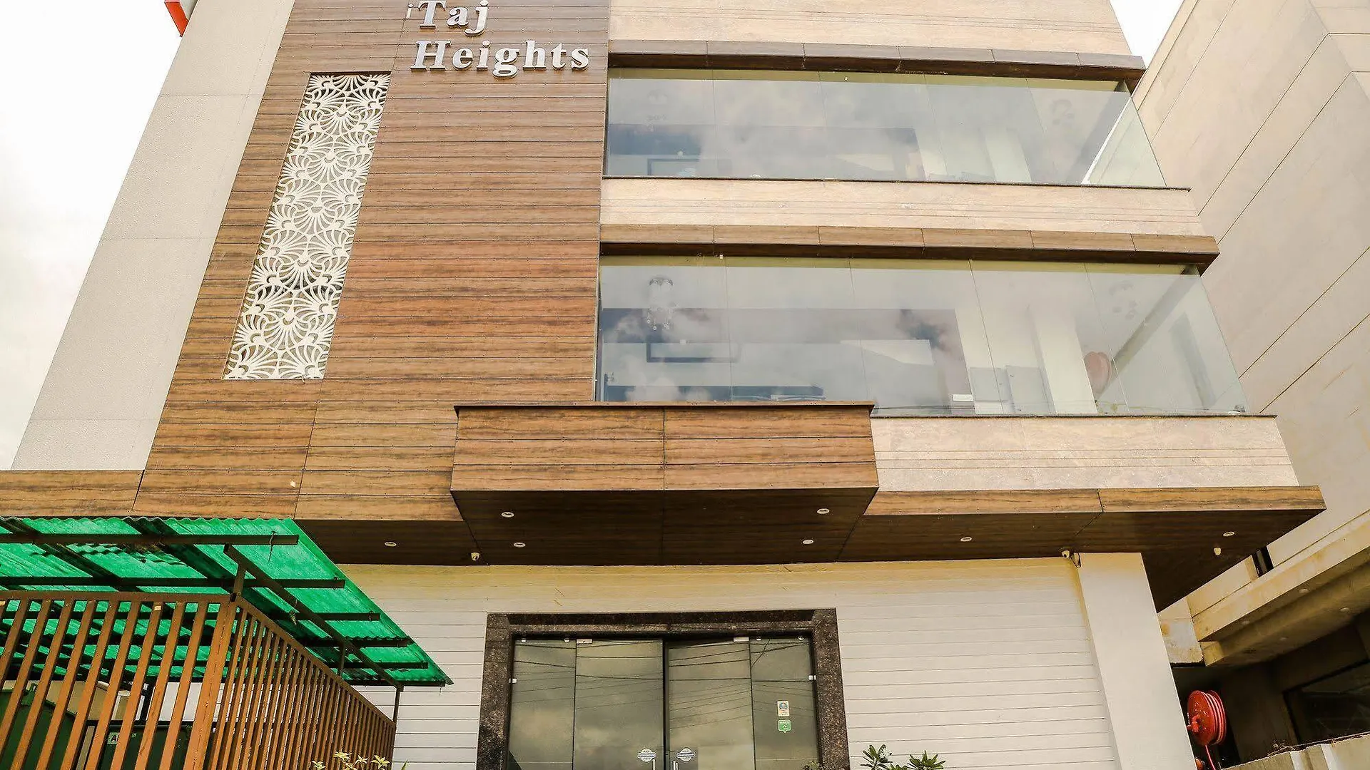 Hotel Taj Heights Agra   Agra (Uttar Pradesh)