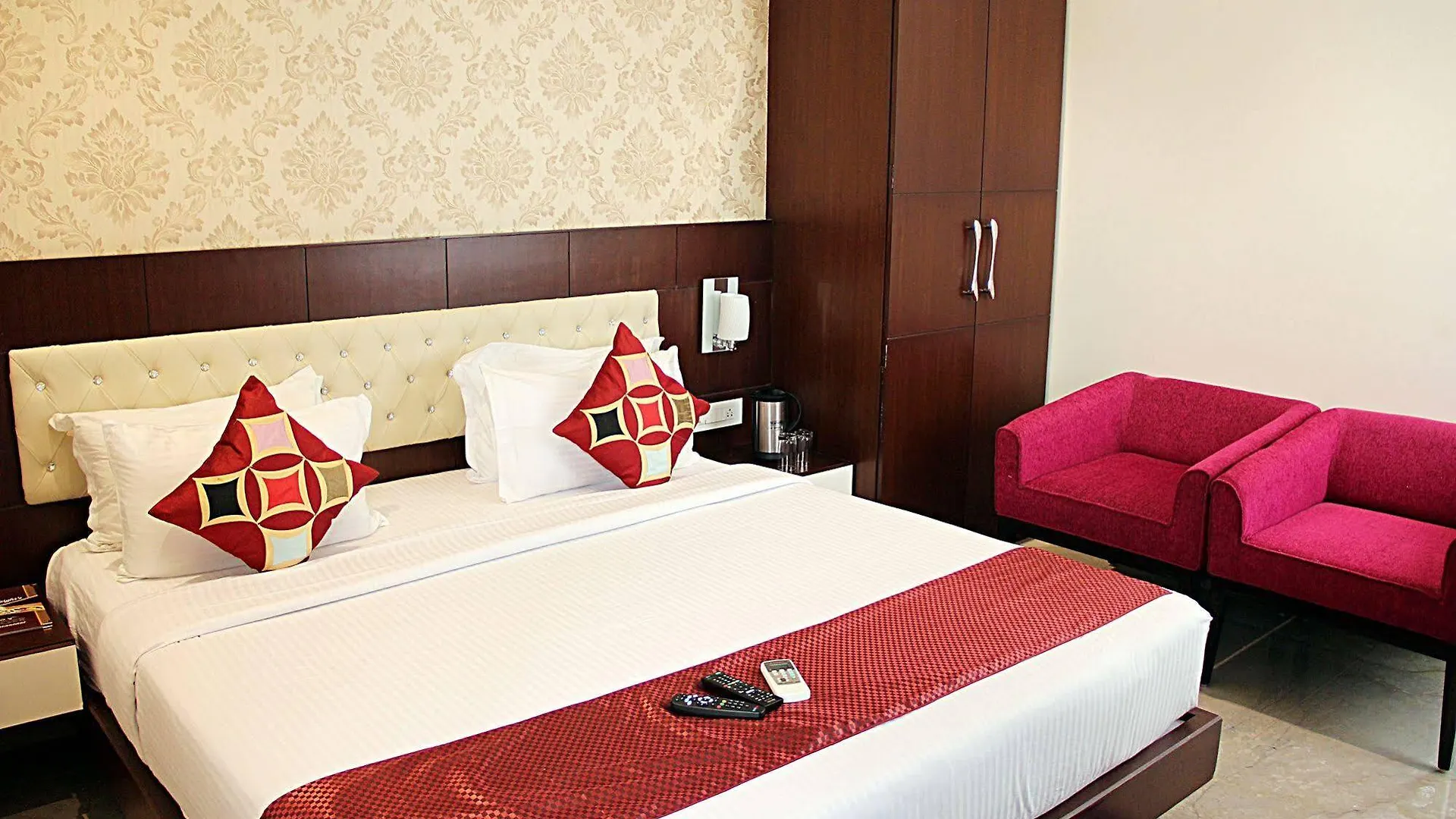 Hotel Taj Heights Agra   Agra (Uttar Pradesh)