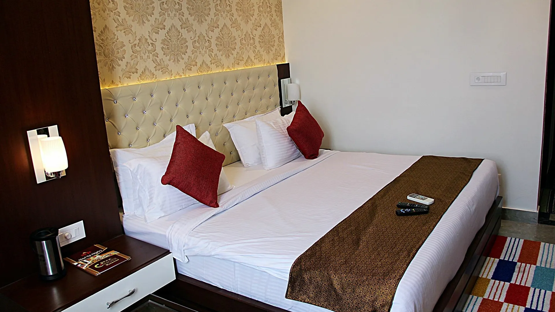 Hotel Taj Heights Agra  3*, Agra (Uttar Pradesh)