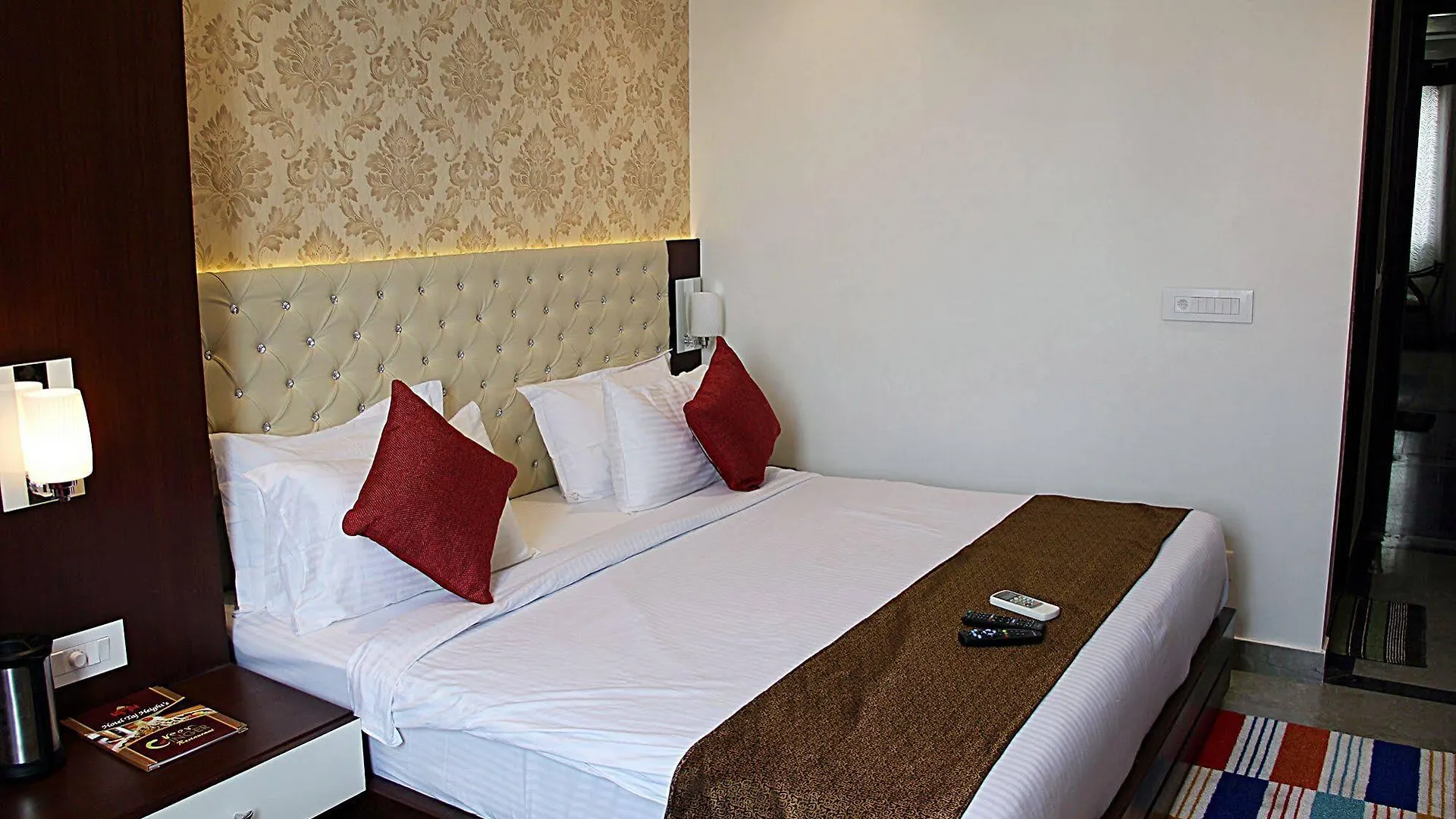 Hotel Taj Heights Agra